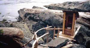 4 căn toilet ẩn giữa núi rừng có kiến trúc xây dựng tuyệt đẹp