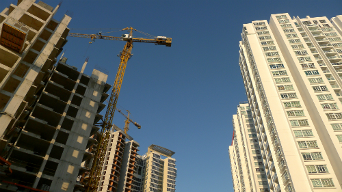 Địa ốc mong manh trước cơn “bão” tỉ giá